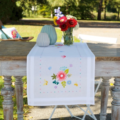 Camino de mesa - Spring Flowers & Butterflies
