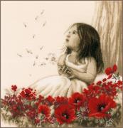 Chica en un campo de amapolas