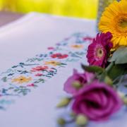 Camino de mesa - Flores frescas