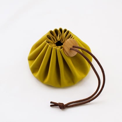 Estuche porta objetos de cuero Himeji - Amarillo