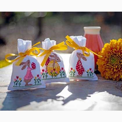 Bolsitas Popurrí: Conejos de pascua en el jardín de tulipanes