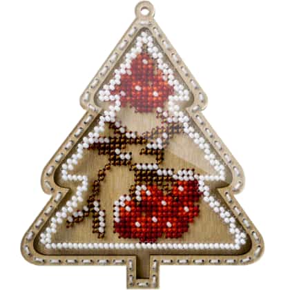 Árbol de Navidad con frutos rojos.