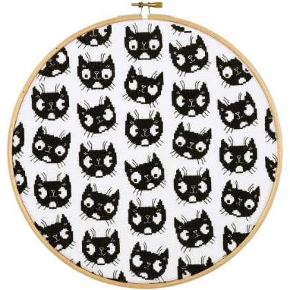 Eva M Gatos negros