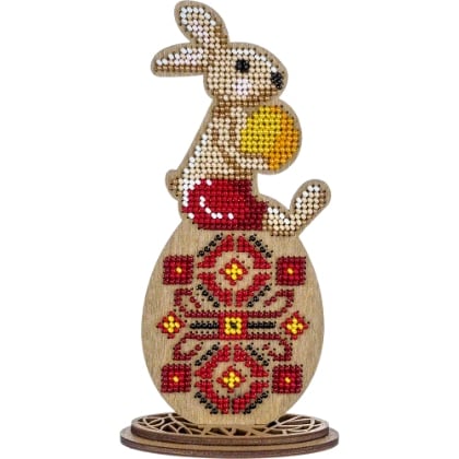 Conejo de Pascua con huevo