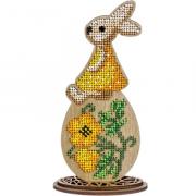 Conejo de Pascua con flores