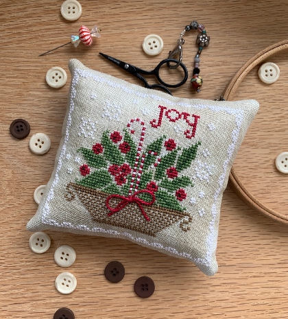 Holly Basket Pinkeep