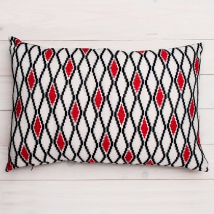 Almohada - Diamantes blancos y rojos