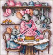 Un cupcake dulce con los ratones