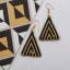 Pendientes triangulares - Color del adorno dorado
